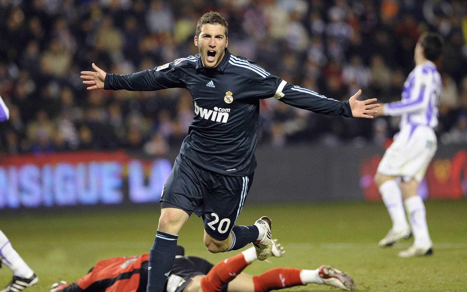 萨拉赫焦点对战，阿扎伦卡与90激战G2分钟，爆冷胜负难料！